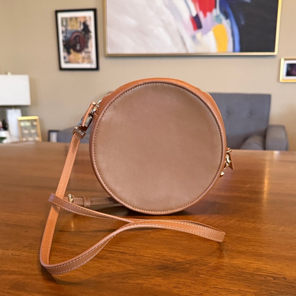 Elegant Tan Leather Crossbody Bag